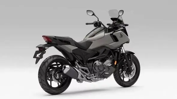 آشنایی با هوندا NC750X 2026؛ تغییرات جدید و رنگ جذاب خاکستری مات