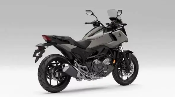 آشنایی با هوندا NC750X 2026؛ تغییرات جدید و رنگ جذاب خاکستری مات