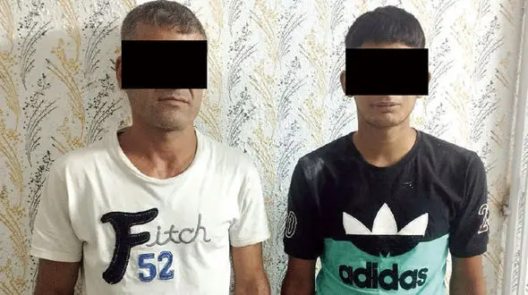 شکار پلیسی 2 گوشی قاپ در ایستگاه اتوبوس