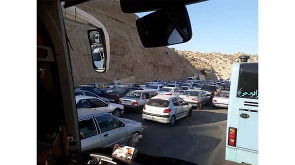 ترافیک بی‌سابقه تا ۷۰ کیلومتری مرز مهران+ عکس و فیلم