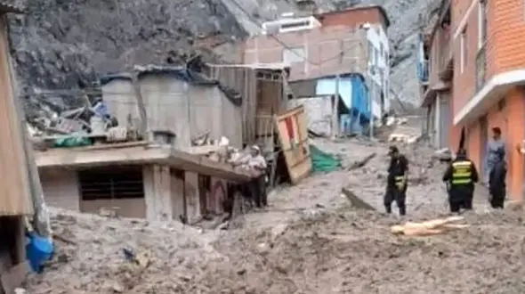 فیلم وحشت آور از رانش زمین در پرو / 40 تن کشته شدند