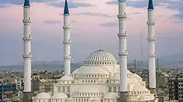 ماجرای حبس و اعتراف‌گیری از یک طلبه در مسجد مکی زاهدان چه بود؟ + جزییات