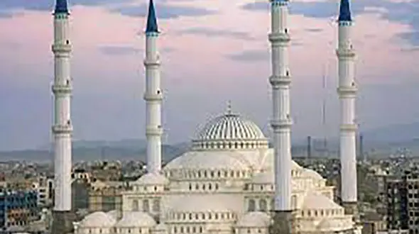 ماجرای حبس و اعتراف‌گیری از یک طلبه در مسجد مکی زاهدان چه بود؟ + جزییات