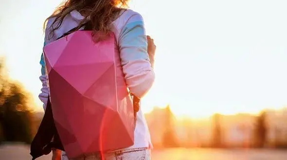 کوله پشتی های شش ضلعی 225 دلاری با قابلیت های عجیب+تصاویر