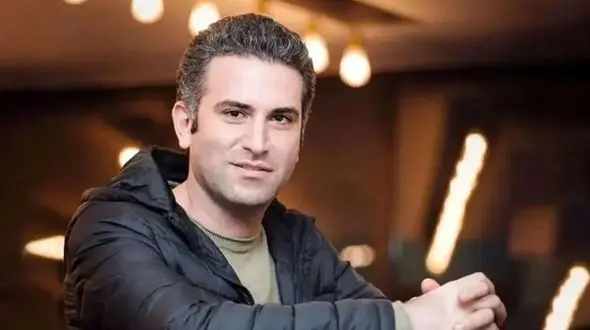 نگاهی به چیدمان شاهانه و سنتی منزل «هوتن شکیبا» عاشق پیشه سریال تاسیان/ از مبلمان مدرن و پرده‌های اعیانی تا ویوی ابدی و کتابخانه