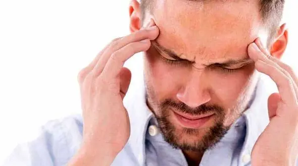 چرا سردردهای میگرنی در زنان بیشتر از مردان است؟