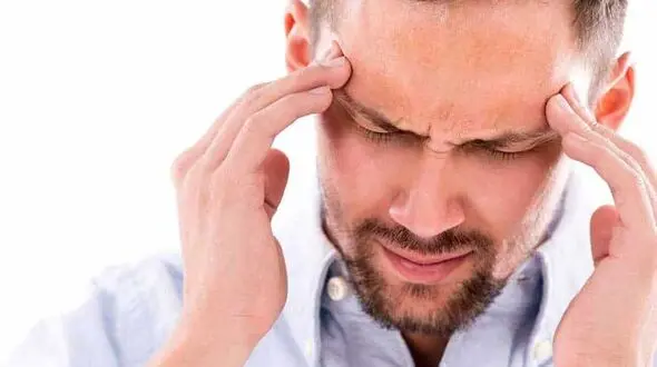چرا سردردهای میگرنی در زنان بیشتر از مردان است؟