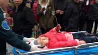 حمله مرد خشمگین با تبر به صف دانش‌آموزان/7 کودک زخمی شدند +تصویر