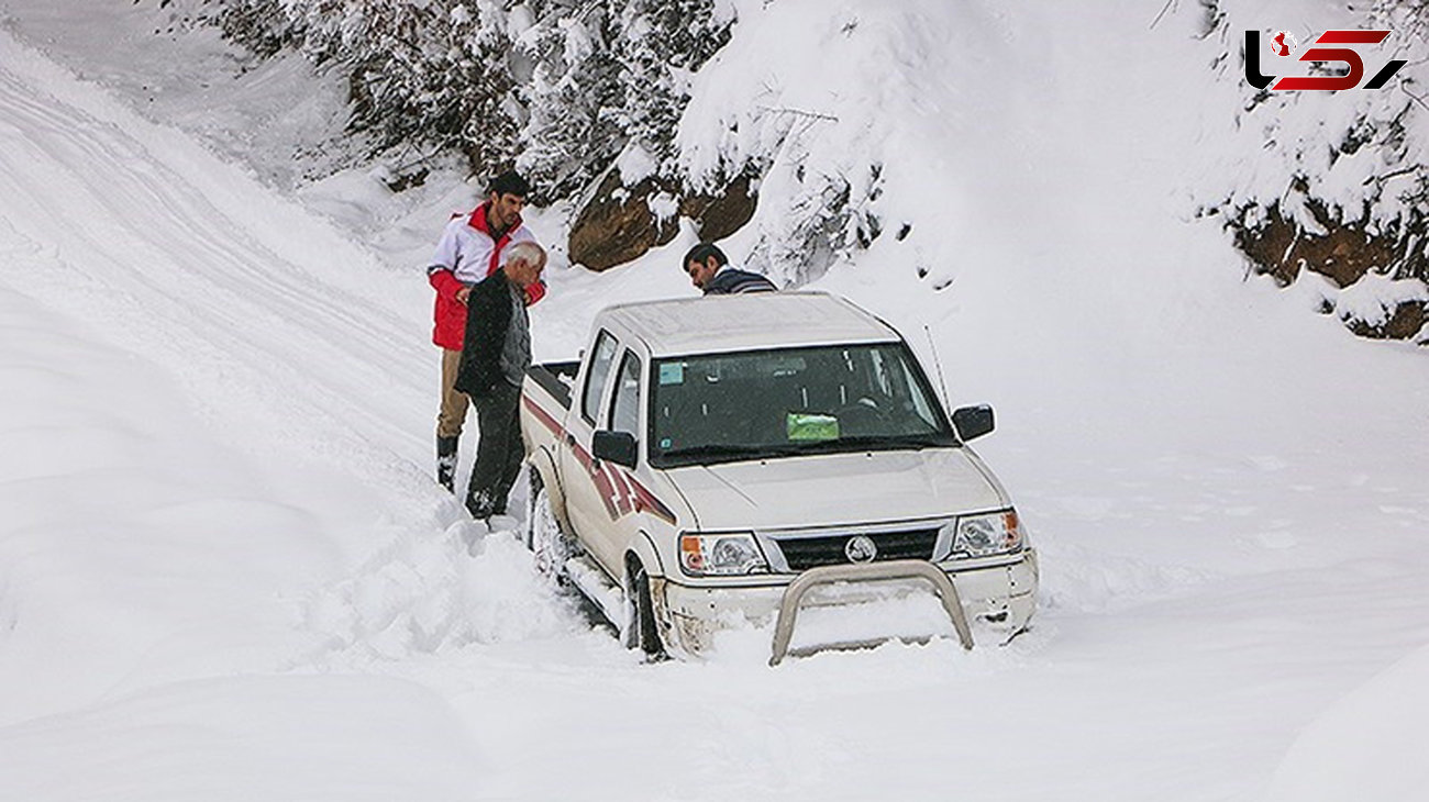  قطع راه ارتباطی ۱۴۷ روستا در الیگودرز؛ ۲۱ هزار نفر در محاصره برف قرار دارند 