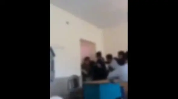 فیلم کتک خوردن معلم در تبریز قدیمی است؛ ماجرا به ۱۰ سال قبل بر می گردد