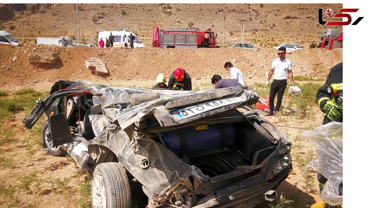 4 عکس دلهره آور از پژو پارس مچاله شده در شیراز / جسد زن جوان بیرون کشیده شد