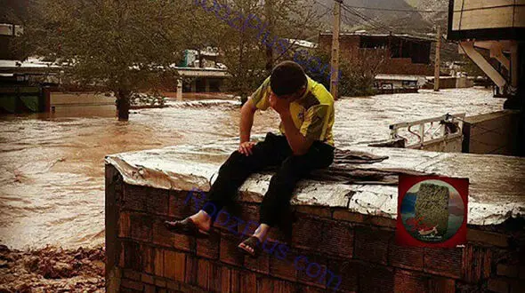تصویری غم‌انگیز از وضعیت هموطن سیل‌زده خرم‌آبادی
