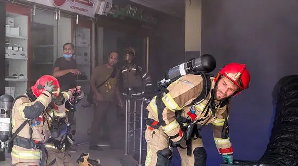 5 عکس از  آتش سوزی در خیابان جمهوری اسلامی تهران 