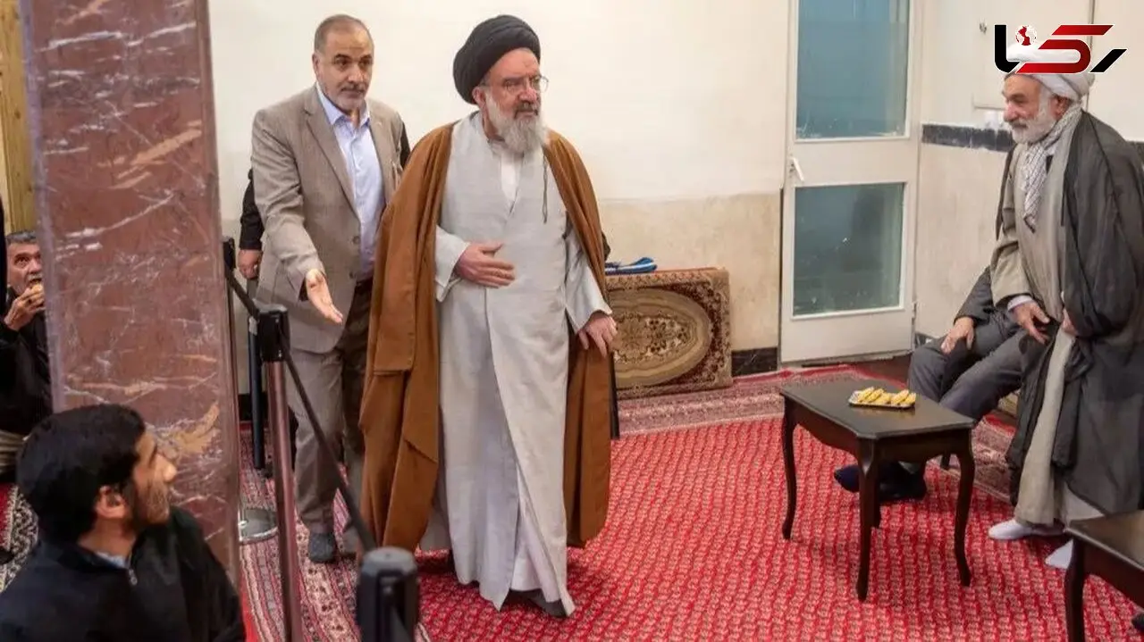 خاتمی دست آیت الله مکارم شیرازی را بوسید + عکس