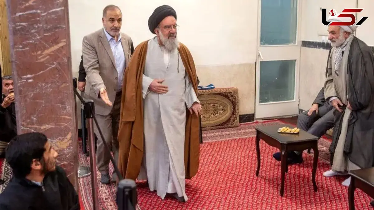 خاتمی دست آیت الله مکارم شیرازی را بوسید + عکس