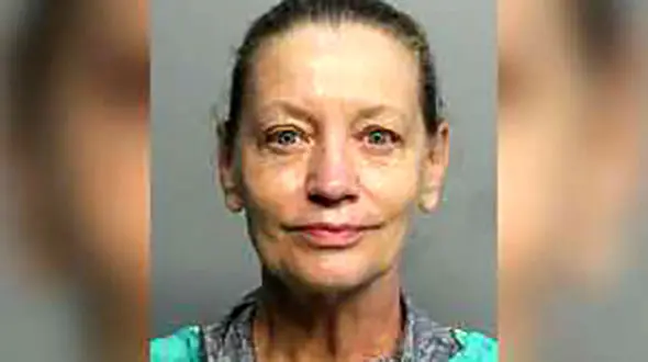 رفتار زننده خانم دکتر با یک مرد در سوپرمارکت + عکس / اسپانیا