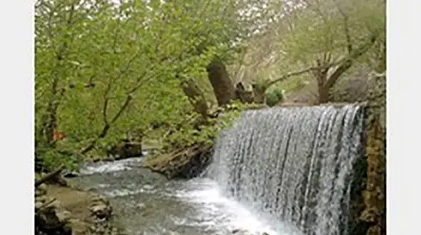 نارضایتی و گلایه گردشگران از نابسامانی سراب های نهاوند