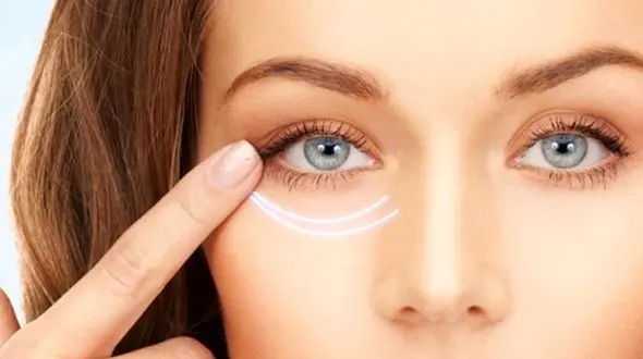 از بین بردن پف زیر چشم با ترفندهای خانگی