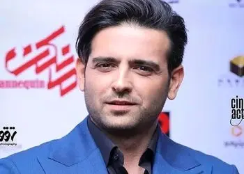 فیلم آواز اصیل /  امیر حسین آرمان برای نامزدش تو رستوران دست به گیتار شد