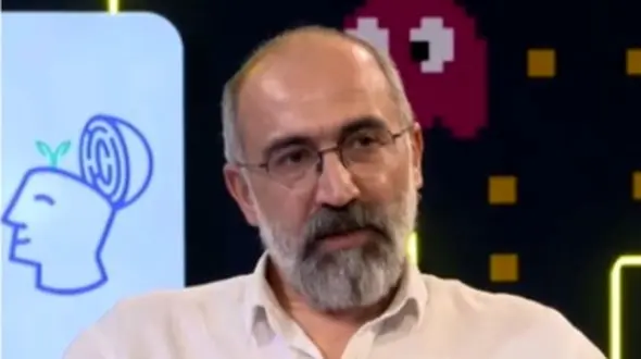 هادی حجازی‌فر: اینستا رو بلد نبودم هرکس .../ شهرت و.../  منم بهش.../ تو چه صلاحیتی داری...؟/فحش های فجیع میدادن بهم....!