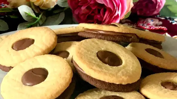 طرز تهیه بیسکویت های شکلاتی