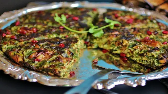 کوکوی برگ کرفس غذایی فوری و متفاوت+دستور تهیه