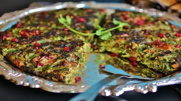 کوکوی برگ کرفس غذایی فوری و متفاوت+دستور تهیه