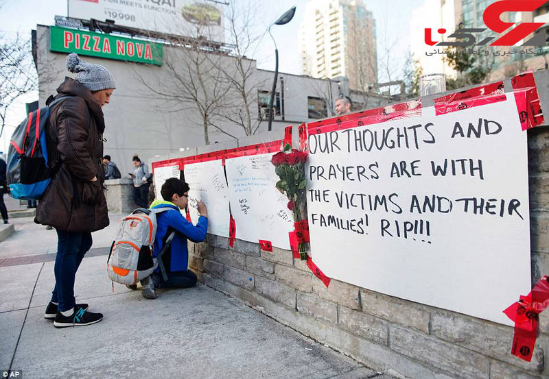 4B7BB38500000578-5650489-People_sign_a_memorial_after_a_driver_plowed_a_rented_van_along_-a-18_1524573767680