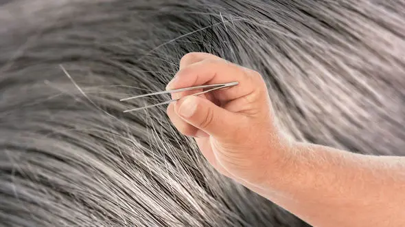 کندن موی سفید بد است؟