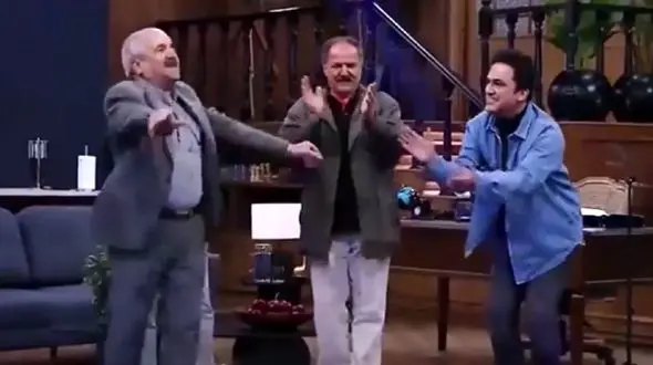 سکانس خندان؛ شرکت کننده های برنامه حامد آهنگی اول اتوکشیدن بعد عنان از کف میدن میرقصن