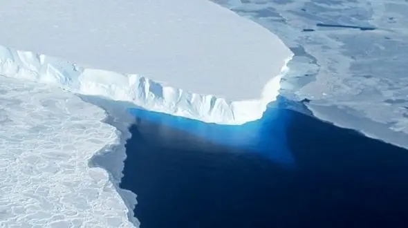بزرگترین کوه یخی در قطب جنوب در حال آب شدن است 