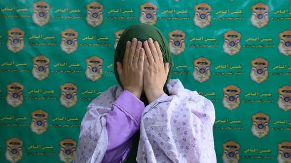 نقشه شیطانی یک زن برای پیر مردهای تنها / مرا با رفتارش بیهوش کرد + عکس وفیلم گفتگو