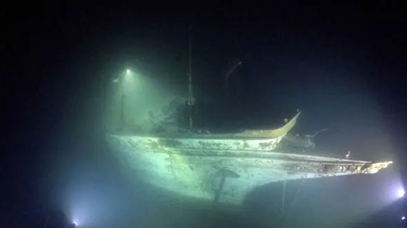 عکس های کشتی غرق شده صدساله در زیر آب‎ 