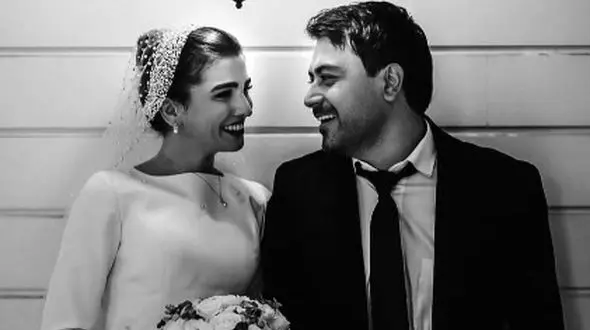 فیلم ازدواج سیما خضرآبادی تازه عروس سینمای ایران بعد از عروسی متین ستوده و کامران تفتی / لباس عروسی سلطنتی و مراسمی شاهانه ...