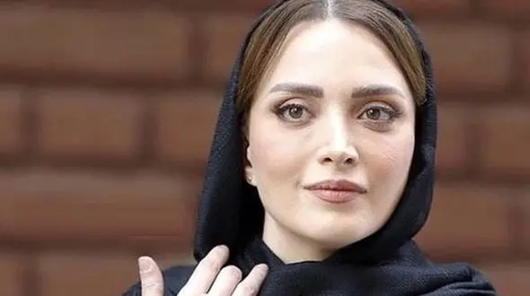 عکس/ دسته گل مرموز و خاص در خانه بهنوش طباطبایی؛ خبر تازه‌ای در راه است؟