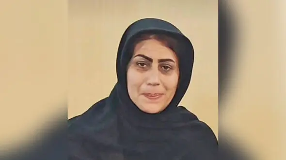 این زن فداکار به دل سیلاب زد تا پیرمرد غریبه را نجات دهد / پسر نوجوان شاهد فداکاری مرگبار مادرش در کازرون بود + عکس