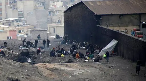 ماجرای سوله های حاشیه شهر کرمانشاه به روایت استاندار/ محل را تبدیل به زمین ورزش می کنیم