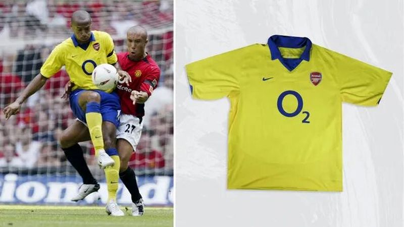 Arsenal_away_kit_2003-04