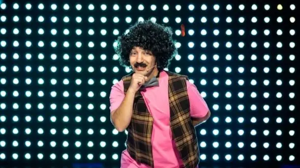 خوانندگی افتضاح کمدین بامزه و خوشتیپ برنامه صداتو با آهنگ دل به دل راه داره جذابی عشقمِ مسعود صادقلو/ خیلی خوب بد خوند!