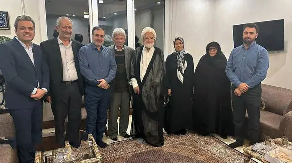 کروبی با انتقاد از وضعیت زندان زنان در قرچک گفت: قضات از مجازات‌های جایگزین بجای حبس استفاده کنند