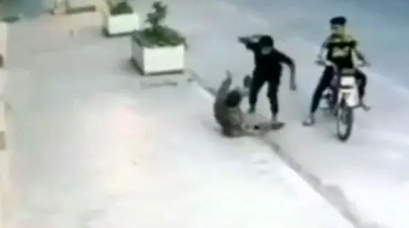 فیلم سرقت عجیب در بندر ماهشهر + دزدان خشن بودند