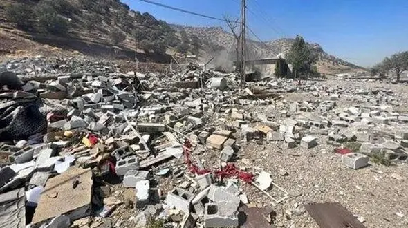 برخورد موشک سپاه به مقر گروه تروریستی حزب دمکرات هنگام پخش زنده تلویزیونی + فیلم