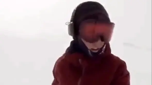 ببینید | نجات معجزه آسای دختر اسکی‌باز از چنگ خرس بزرگ