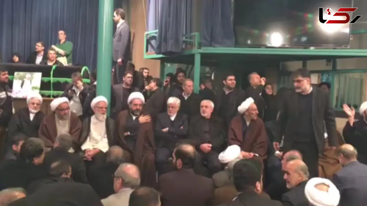 حضور مردم و چهره‌ها  در کنار پیکر آیت‌الله هاشمی‌ رفسنجانی در حسینیه جماران +فیلم و تصاویر