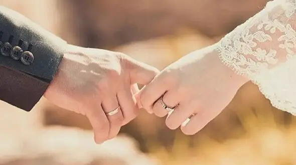 تلخی یک عکس از عروسی دختری زیبا با پیرمرد میلیاردر ! / مجلل اما دل آزار !
