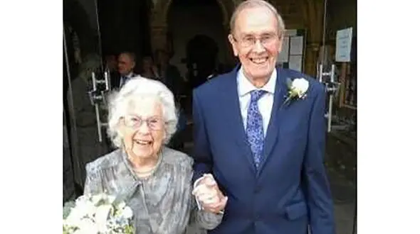 ازدواج جالب پیرترین عروس و داماد دنیا + عکس