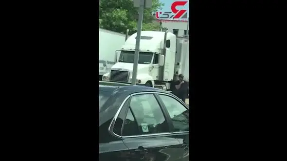 حمام خون وسط خیابان شلوغ + تصویر