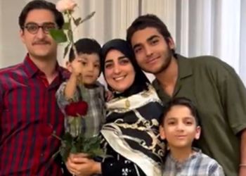 ویدئو/یه مادر ایرانی همیشه غُر میزنه، حتی اگه هنرمند باشه/ ستاره سادات قطبی: همش بشور بساب، مریض داری کن با موهای ژولیده پولیده