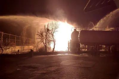 انفجار مهیب در شرکت نیک گاز تبریز / آتش‌سوزی گسترده در حوالی پالایشگاه