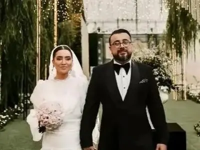 فیلم / رونمایی از مراسم عروسی مجلل سپند امیرسلیمانی و مونا کرمی یکسال بعد ازدواج / از لباس عروس ملکه وار آرایش مصری حلقه های ازدواج  تا تالار ایتالیایی و حضور خوش استایل بازیگران و ...